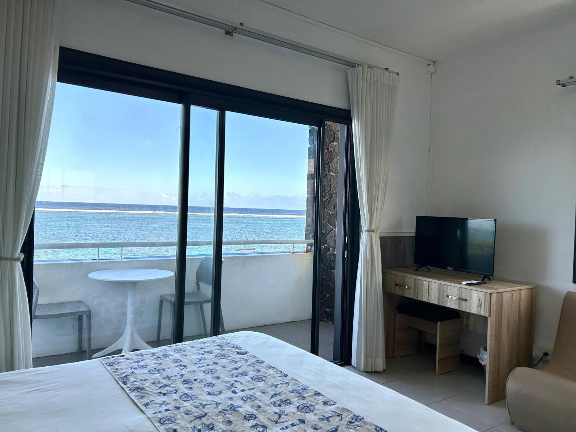 Blue Beryl Guest House Блу Бей Екстериор снимка