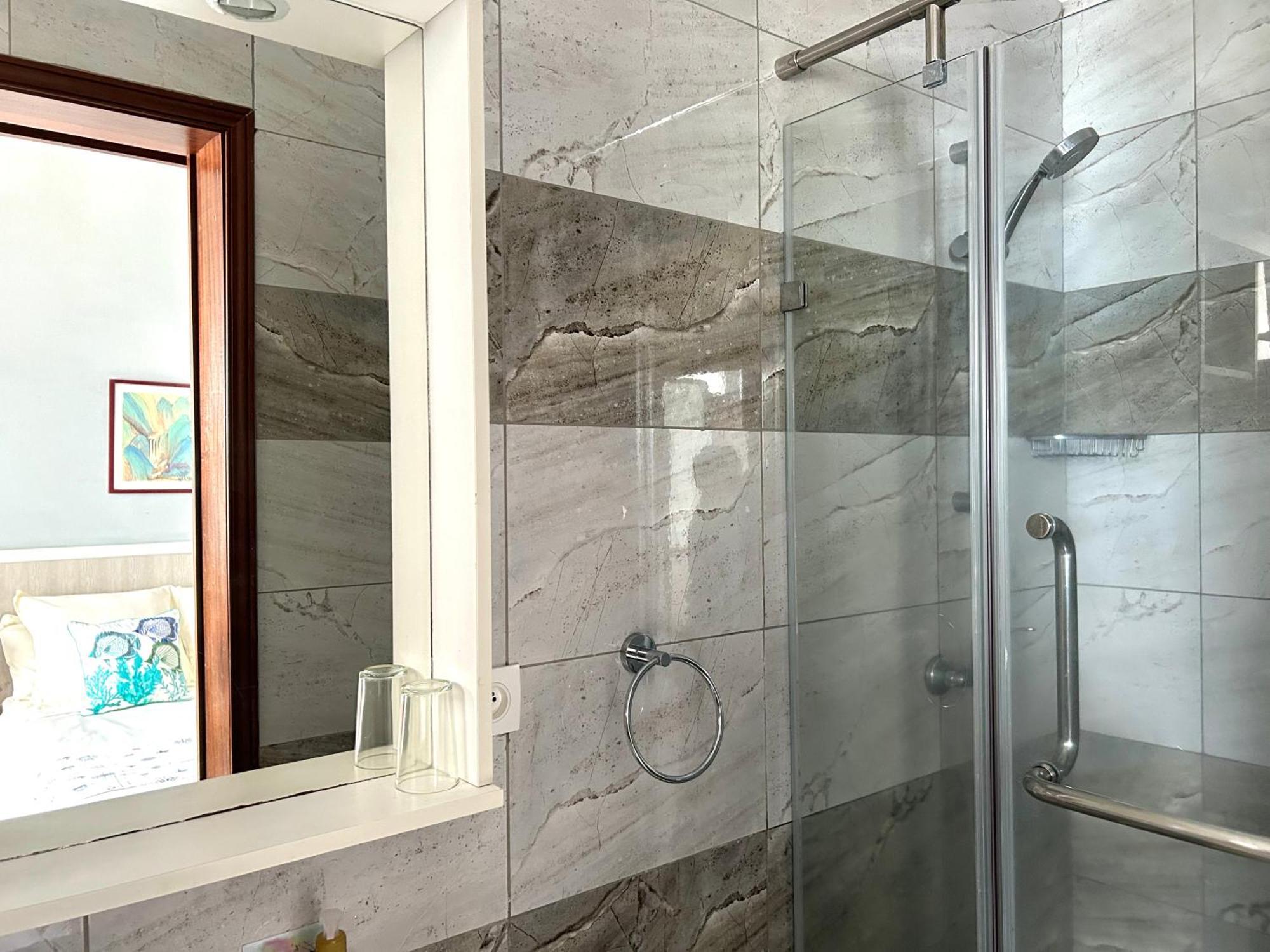 Blue Beryl Guest House Блу Бей Екстериор снимка